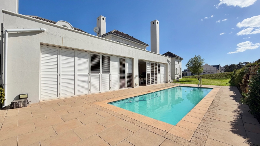 5 Bedroom Property for Sale in Sir Lowrys Pass Village Western Cape